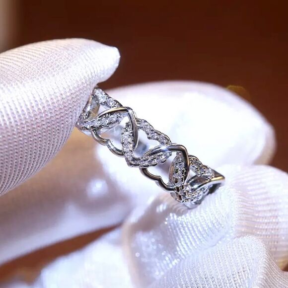 New Solver Twisted Hearts Diamond Luxury Ring size 7, 8 - Picture 1 of 6